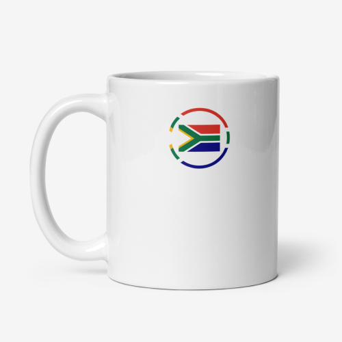Tasse en céramique blanche vue de côté avec un motif circulaire représentant un drapeau sud-africain stylisé.