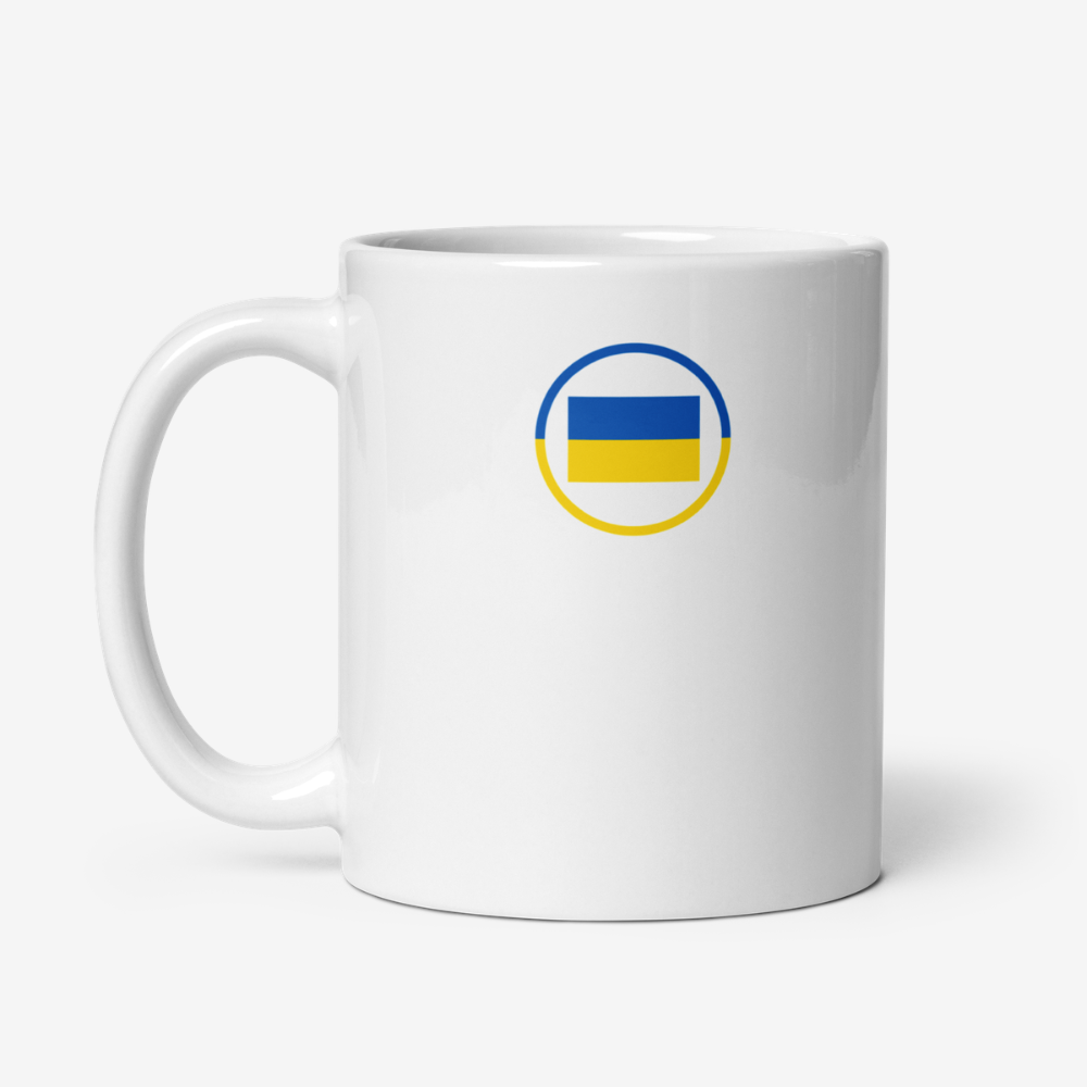 Mug en céramique blanc vu de face avec un motif circulaire du drapeau ukrainien bleu et jaune.