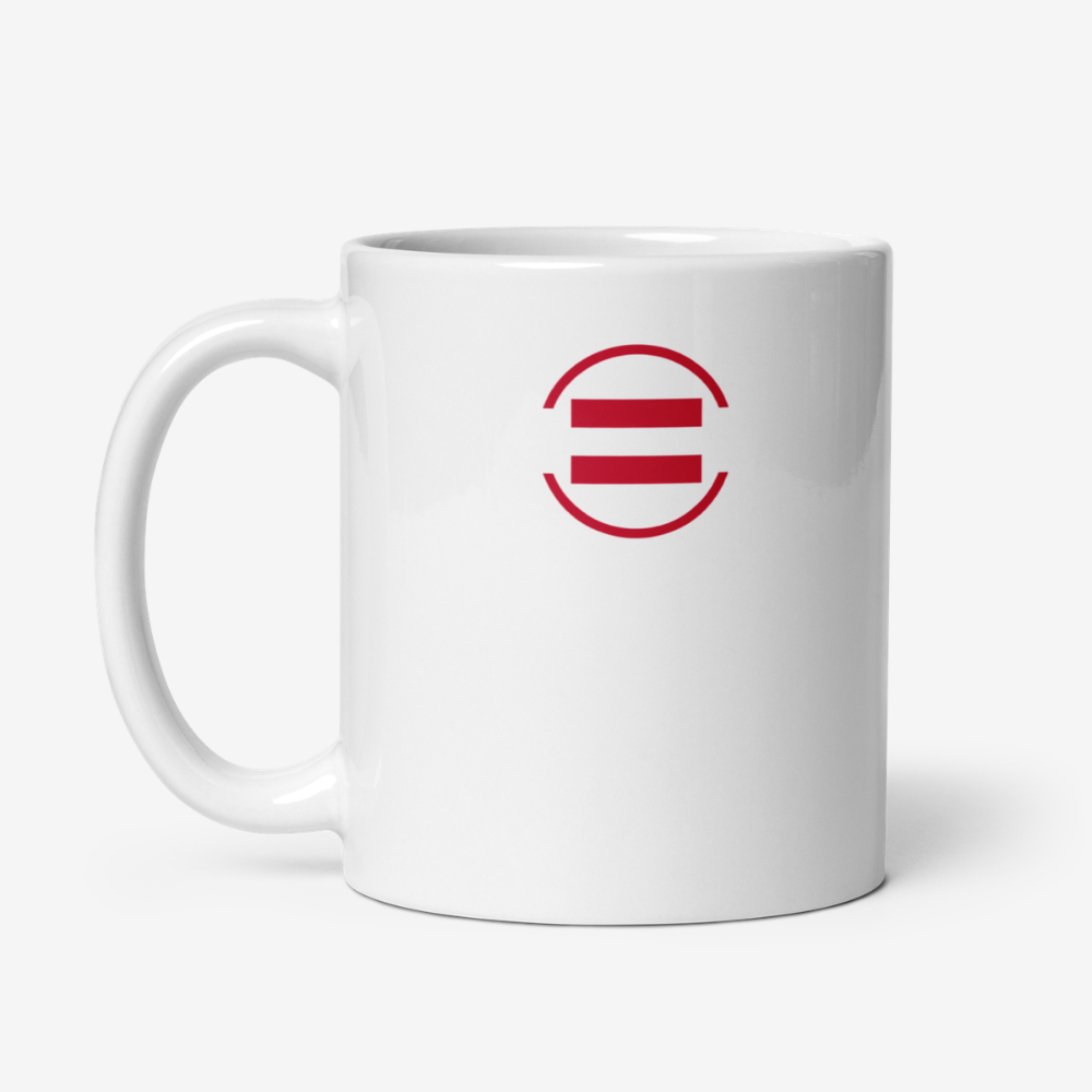 Mug en céramique blanche avec un drapeau autrichien stylisé en rouge imprimé au centre.