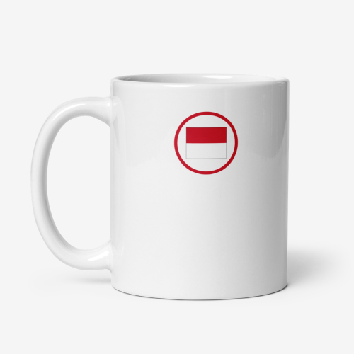 Mug en céramique blanche avec un drapeau monégasque stylisé en rouge et blanc imprimé au centre.