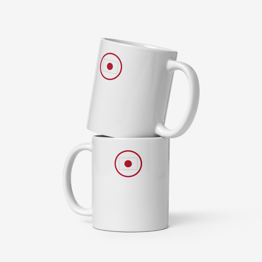 Mugs blancs empilés avec motif stylisé inspiré du drapeau japonais Deux mugs en céramique blanche empilés, chacun portant un motif stylisé avec un disque rouge centré dans un rectangle et un cercle rouge.